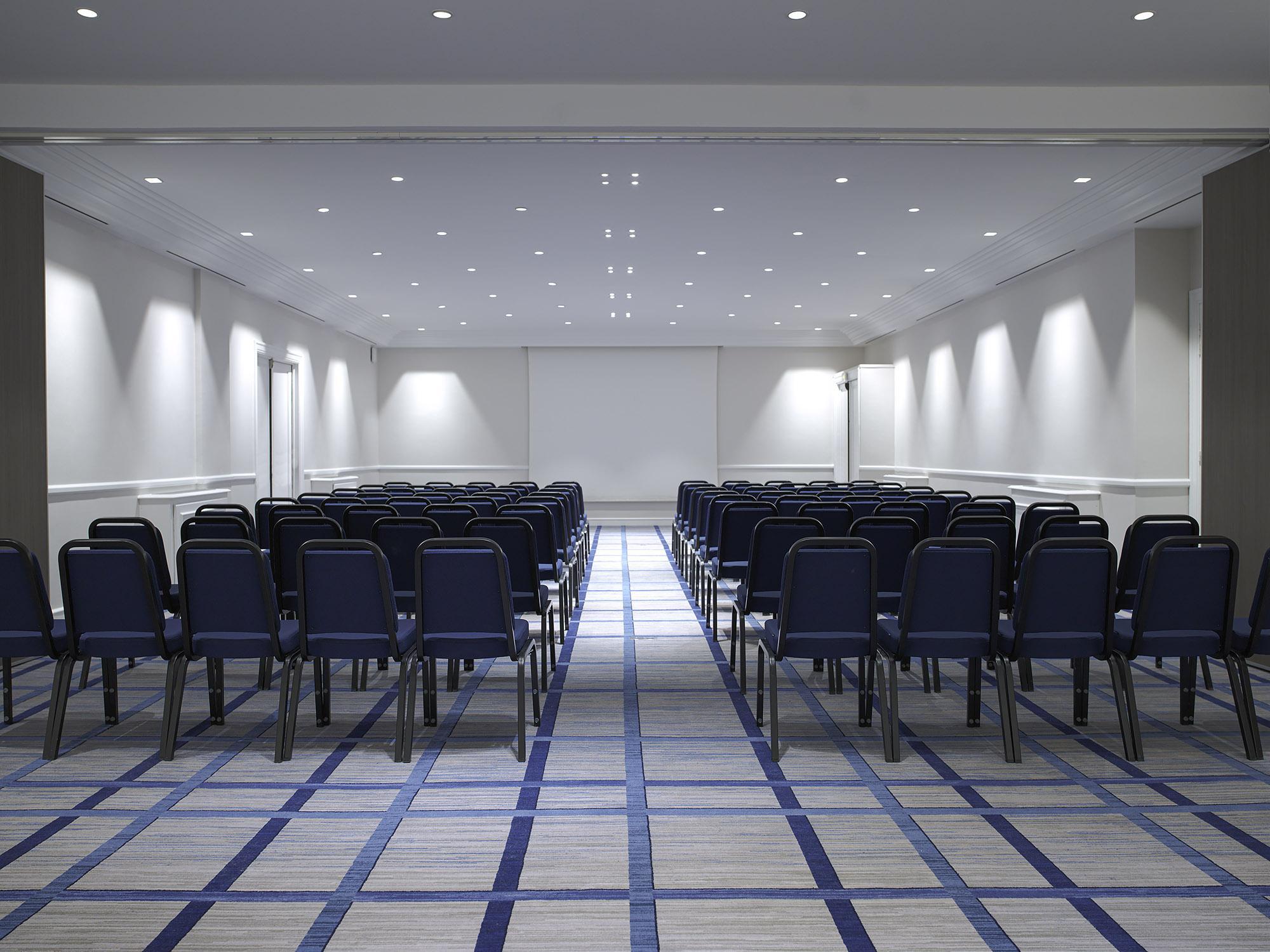 Hotel Marriott Opera Ambassador 4*