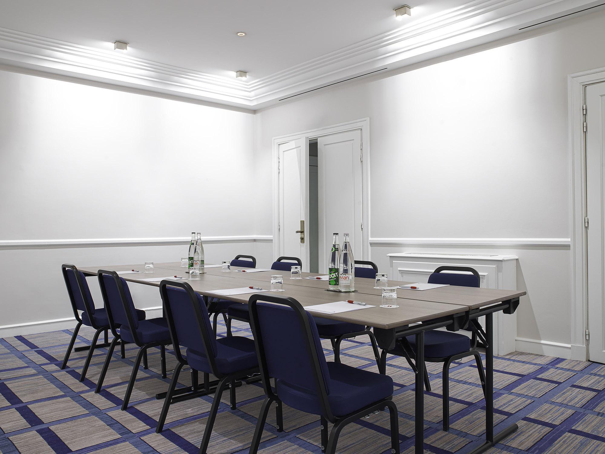 Hotel Marriott Opera Ambassador 4*