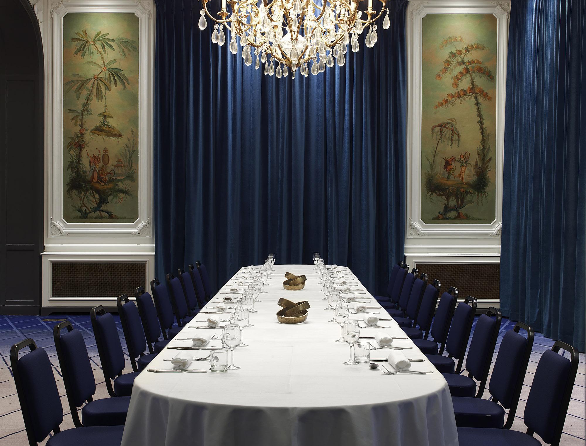 Marriott Opera Ambassador Hotel