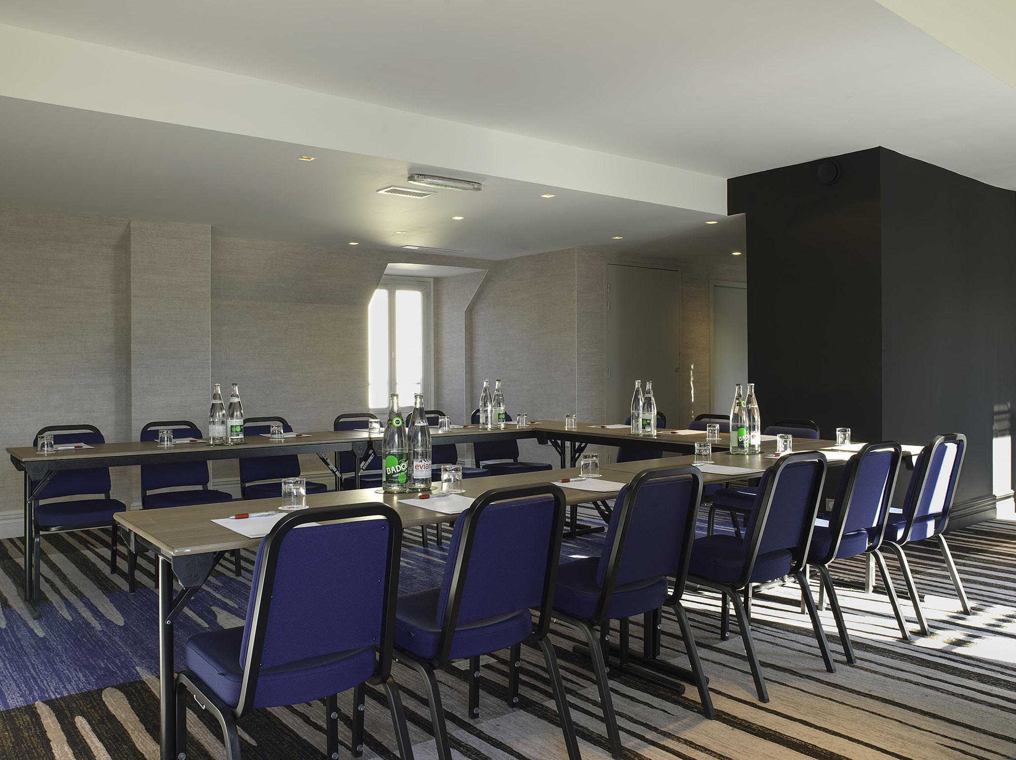 Marriott Opera Ambassador Hotel