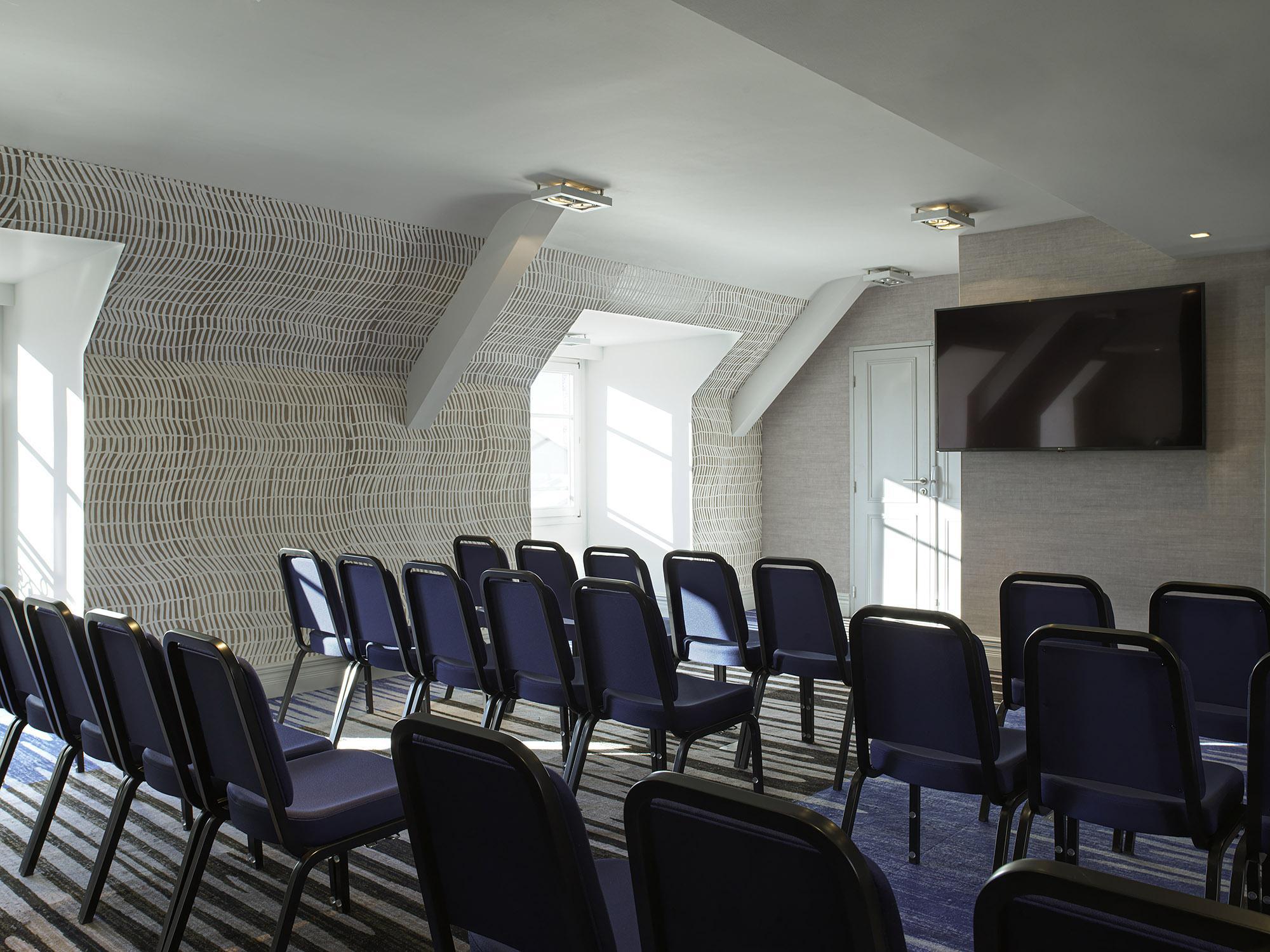 Hotel Marriott Opera Ambassador 4*