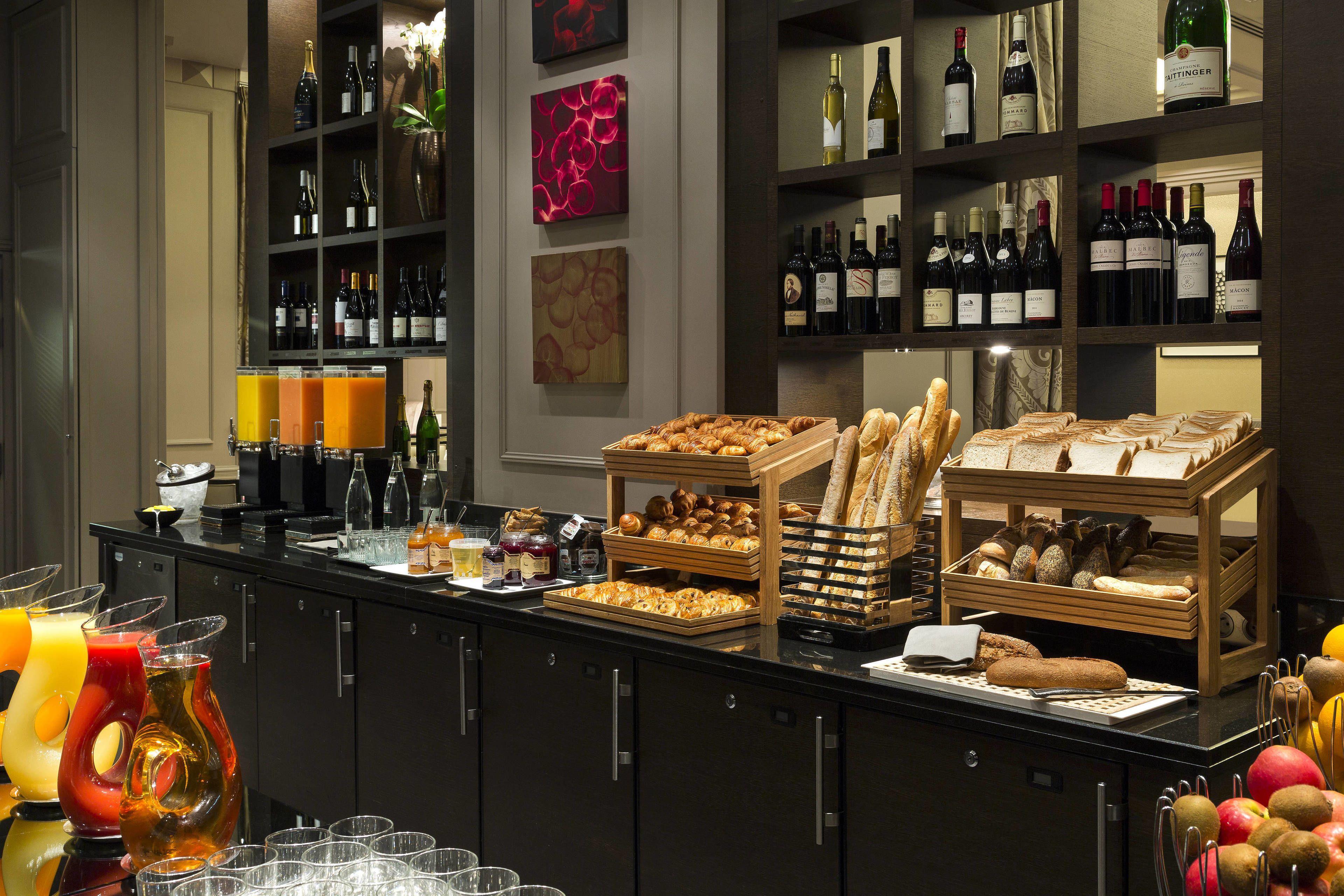 Marriott Opera Ambassador Hotel