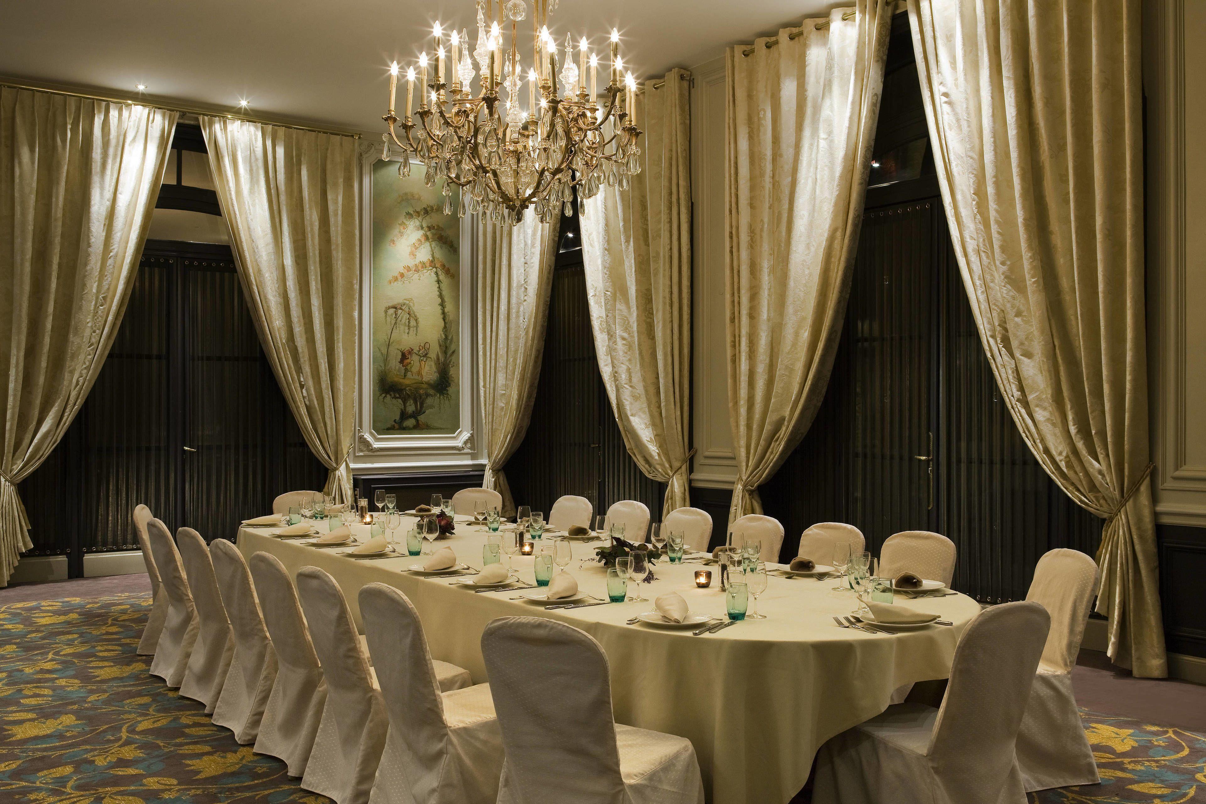 Marriott Opera Ambassador Hotel