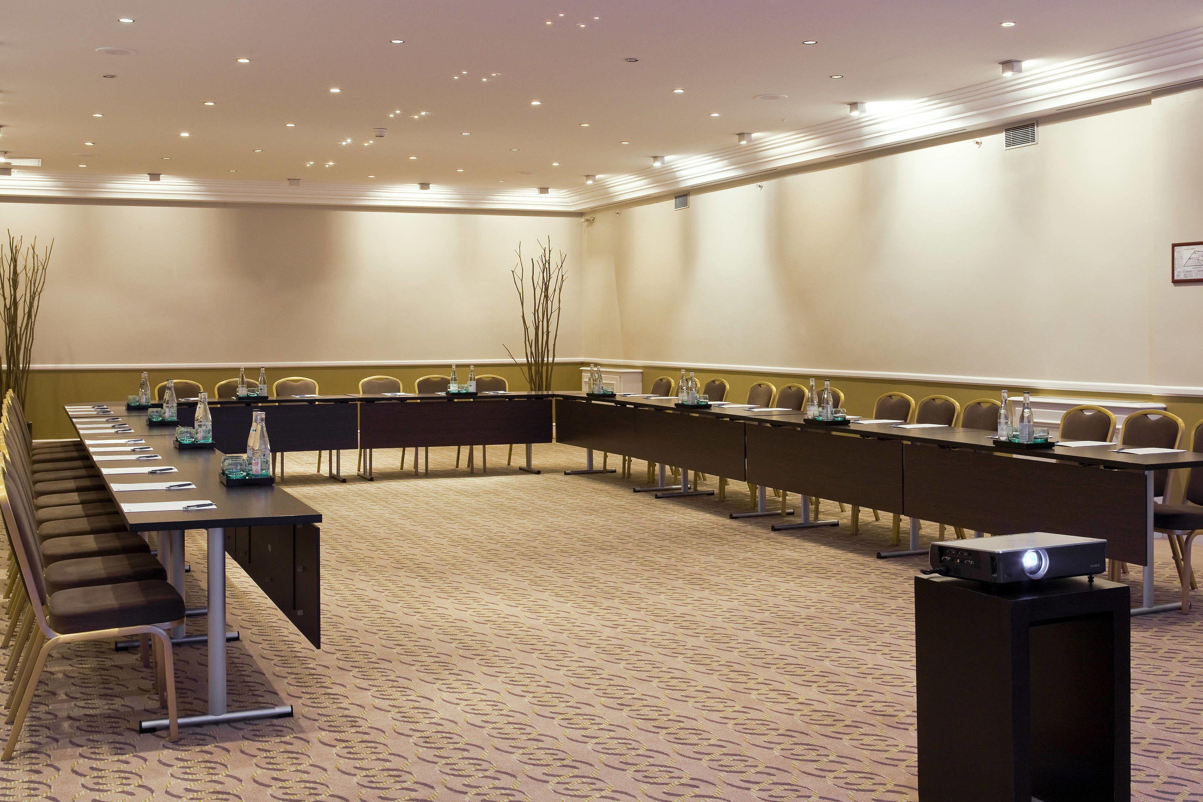 Marriott Opera Ambassador Hotel